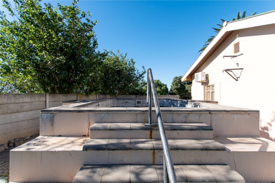 4 Bedroom Property for Sale in Ongegund Village Western Cape